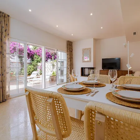 דירה With Parking Space